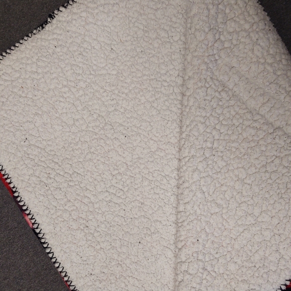 Victoria's Secret floral sherpa blanket & slippers - Picture 10 of 10